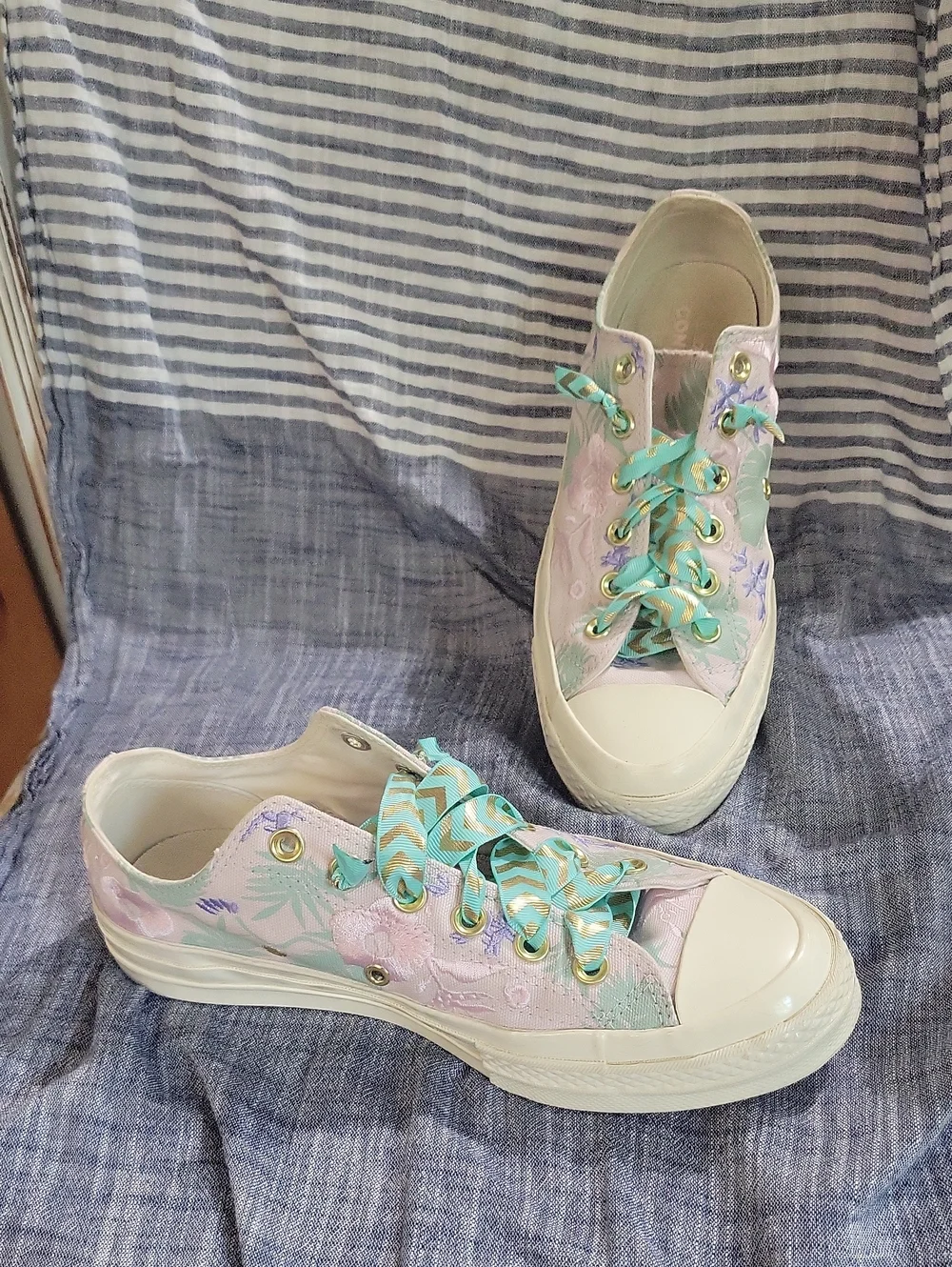 Converse Chuck 70 OX Low Top Palm Print Floral Barely Rose Jade Womens Size 8